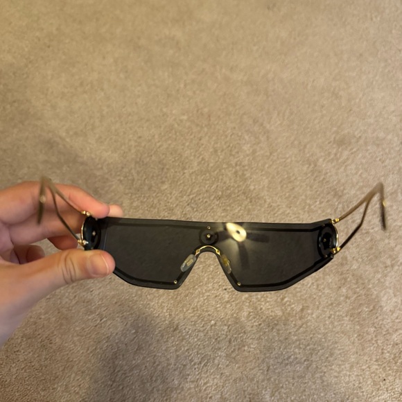 Authentic Versace unisex sunglasses - Picture 3 of 6